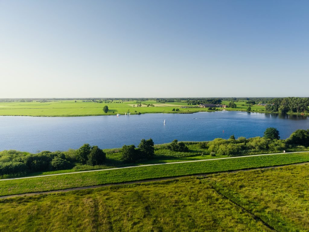 Uitzicht over de Friese meren bij Smalle Ee