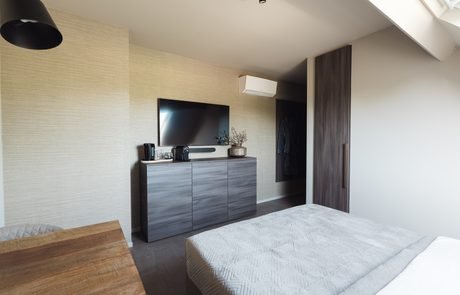 Kamer met tv-meubel en airco - B&B Smalle Ee