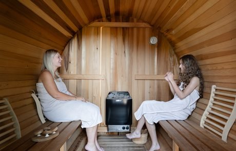 Ontspannen in de barrelsauna van B&B Smalle Ee