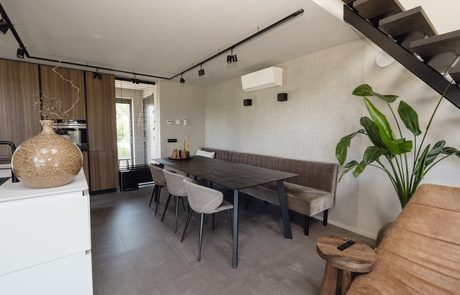 Slaapkamer op de vide van het appartement - B&B Smalle Ee