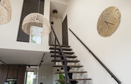 Trap naar de vide in appartement van B&B Smalle Ee