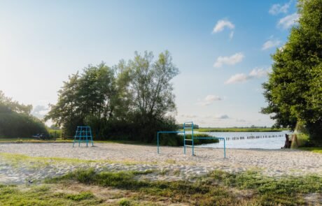 Het zwemstrandje it Smeliester San op tien minuten lopen
